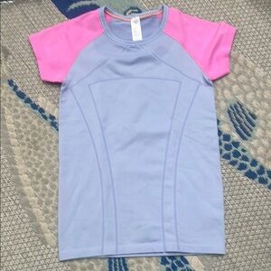 Ivivva Kids short sleeve active shirt in Pink and Light Blue (blue/purple/grey)